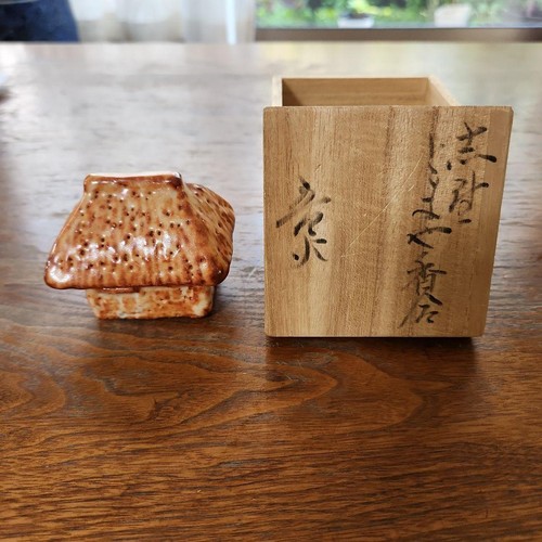 Japanese thatched roof holder - thatched,